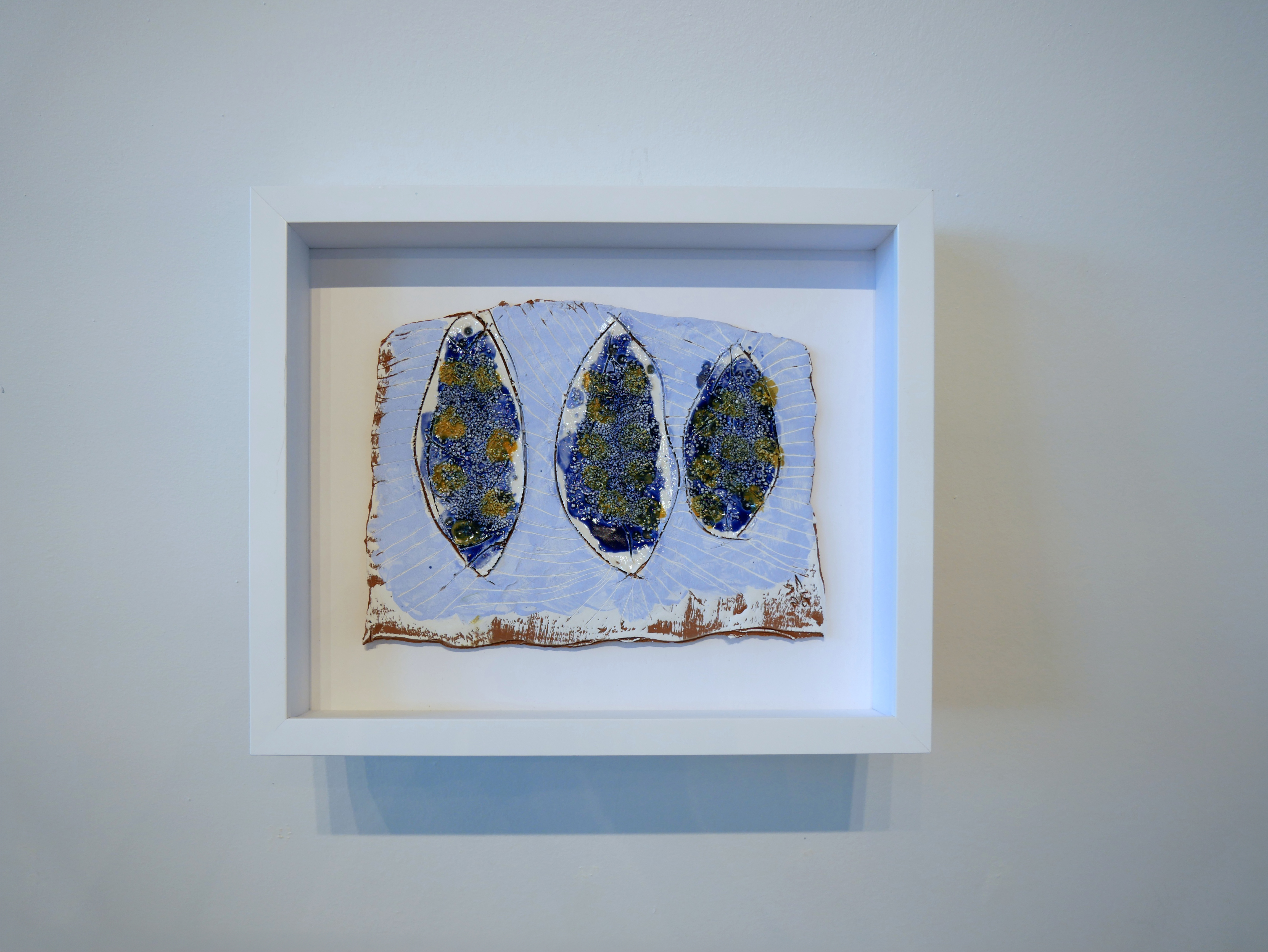 3 Blue Leaves